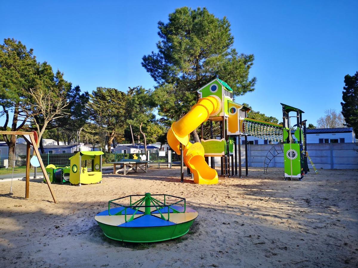 Camping Le Clos Des Pins Hotel Saint-Hilaire-de-Riez Bagian luar foto